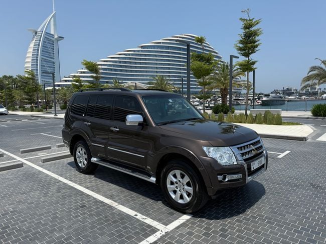 Used 2020 Mitsubishi Pajero GLS MIDLINE for sale in UAE | Verified Second Hand Mitsubishi Pajero GLS MIDLINE Price