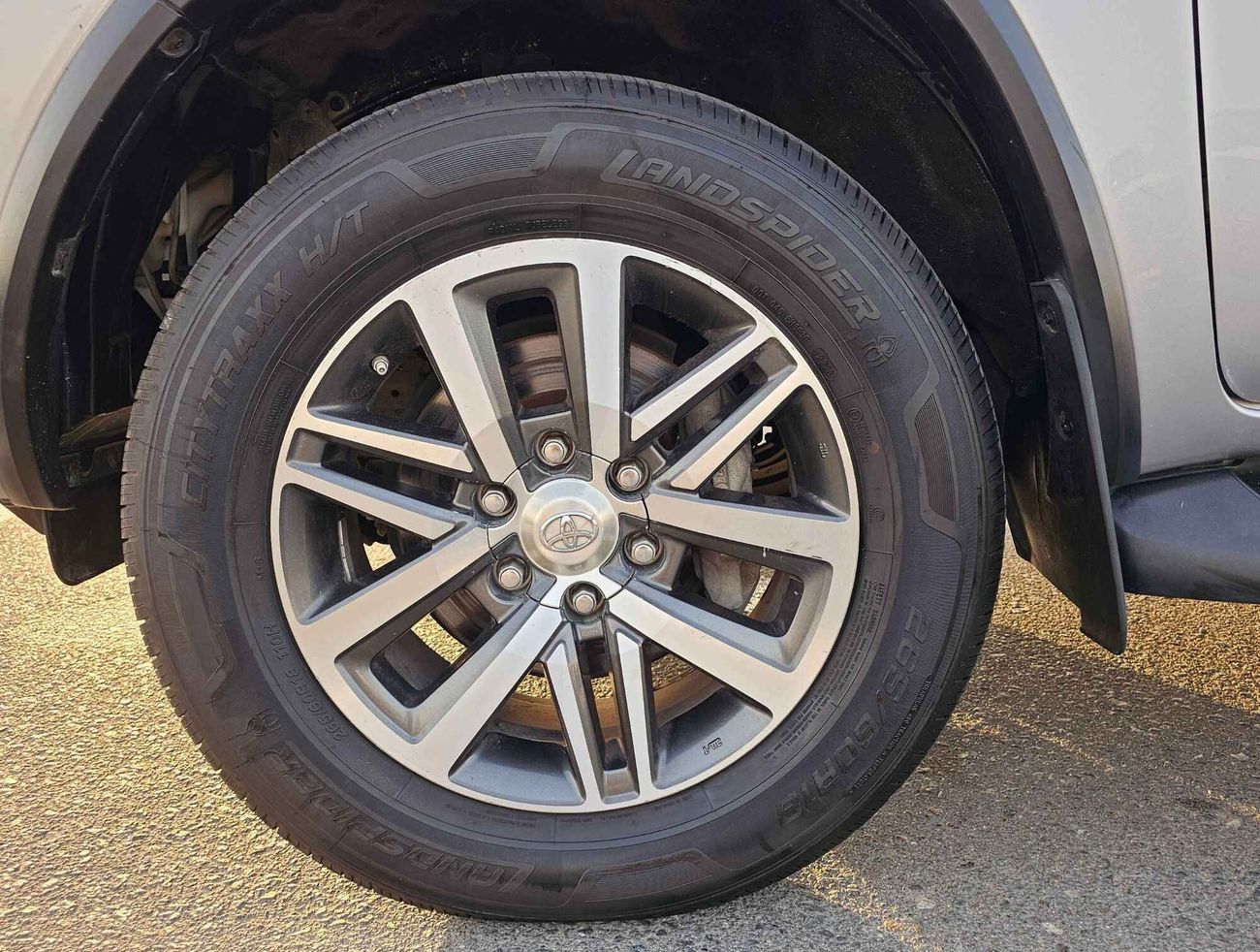 تويوتا فورتونر VXR V6/ 4WD/ AUTO TRUNK/ TRIPTONIC/ DVD/ HEAD REST/ LEATHER/ LOT# 31141