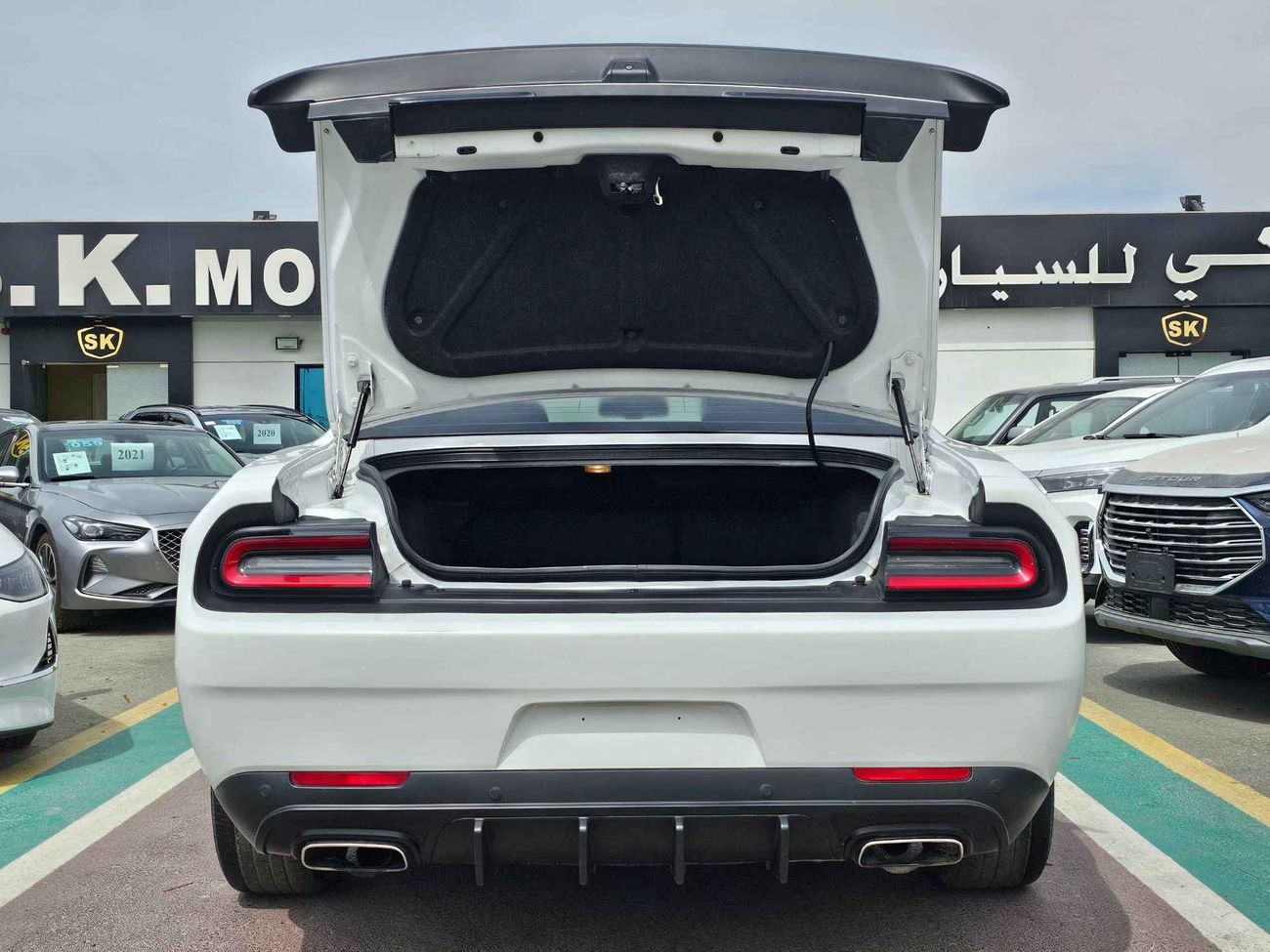 Dodge Challenger SXT V6/ ORG AIRBAG/ WIDE BODY KIT/ CUSTOM EXHAUST/ DVD/ LEATER/ ELECTRIC SEAT/ 806 Monthly/LOT#69514