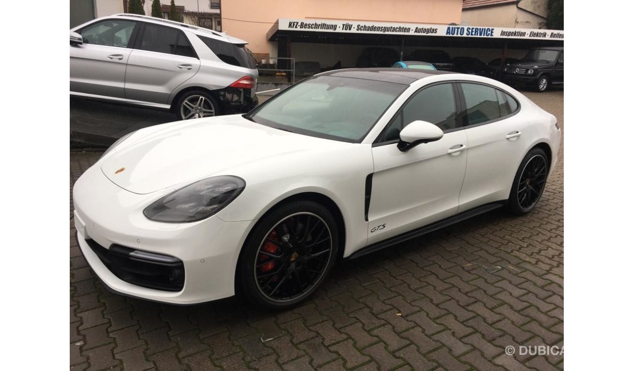 Porsche Panamera GTS