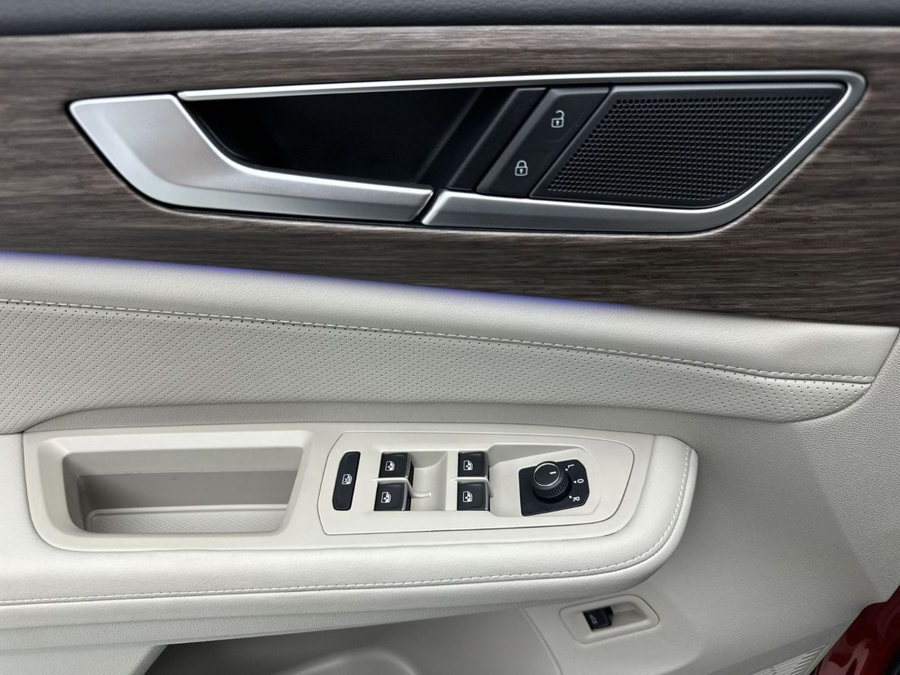 فولكس واجن تيرامونت Comfortline 3.6L Comfortline 2L (Ref#38430) - 29,100 AED SAVINGS from New Car