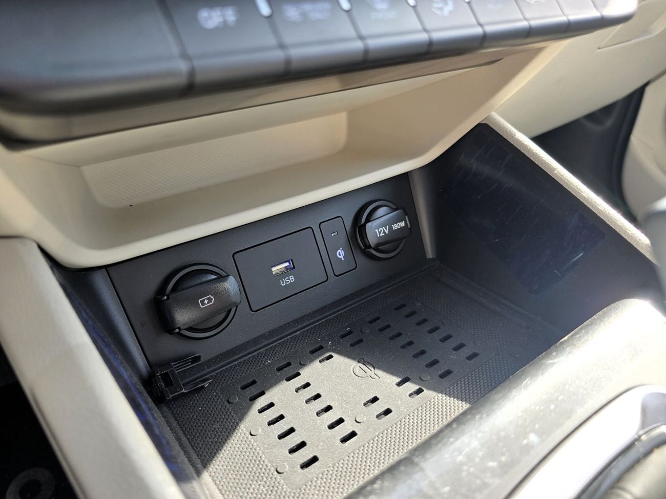 Hyundai Kona Hyundai Kona  Hybrid 1.6l SUV FWD 5Doors  Red Color 2023 Model