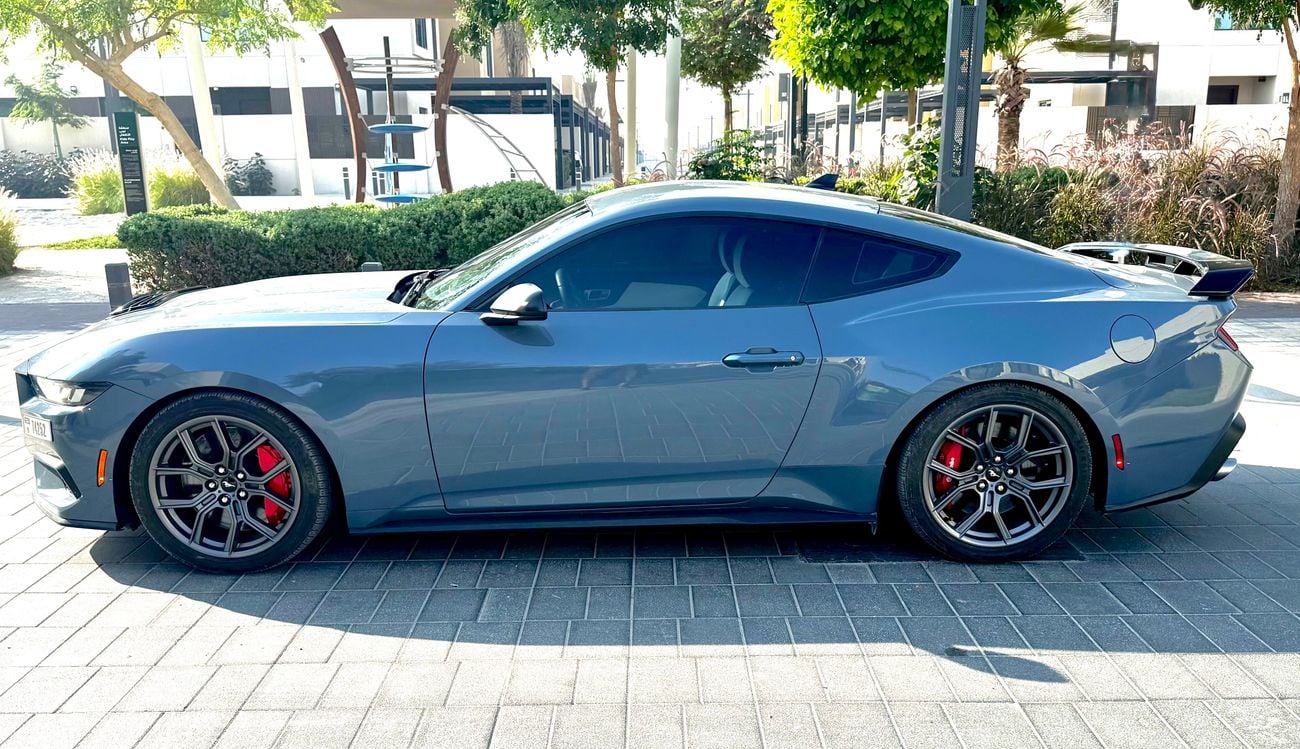 فورد موستانج Performance Package with upgraded brakes, sport suspension and cold air intake