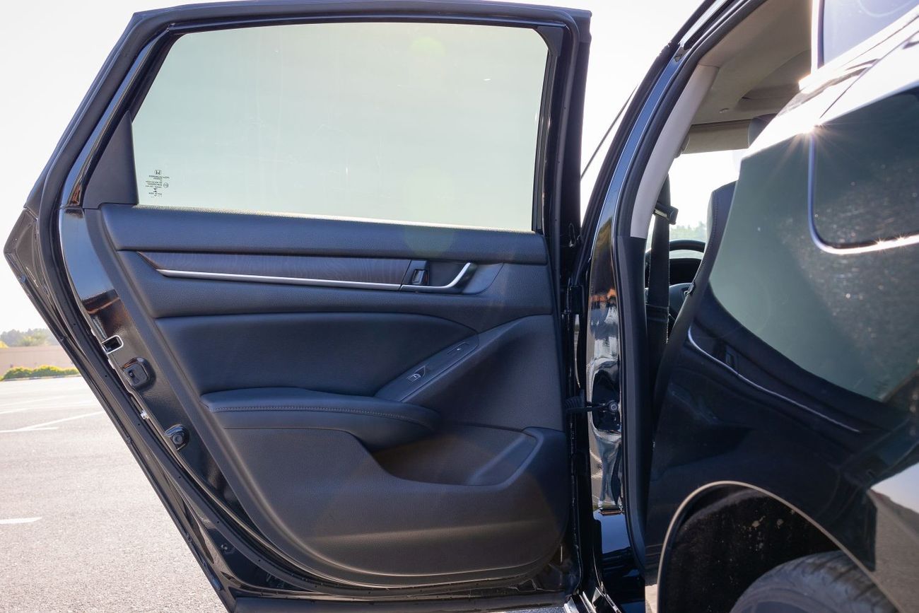 Honda Accord LX 2018 Sedan 1.5 FWD Petrol A/T / 5 Seats / Low Mileage / Book Now!