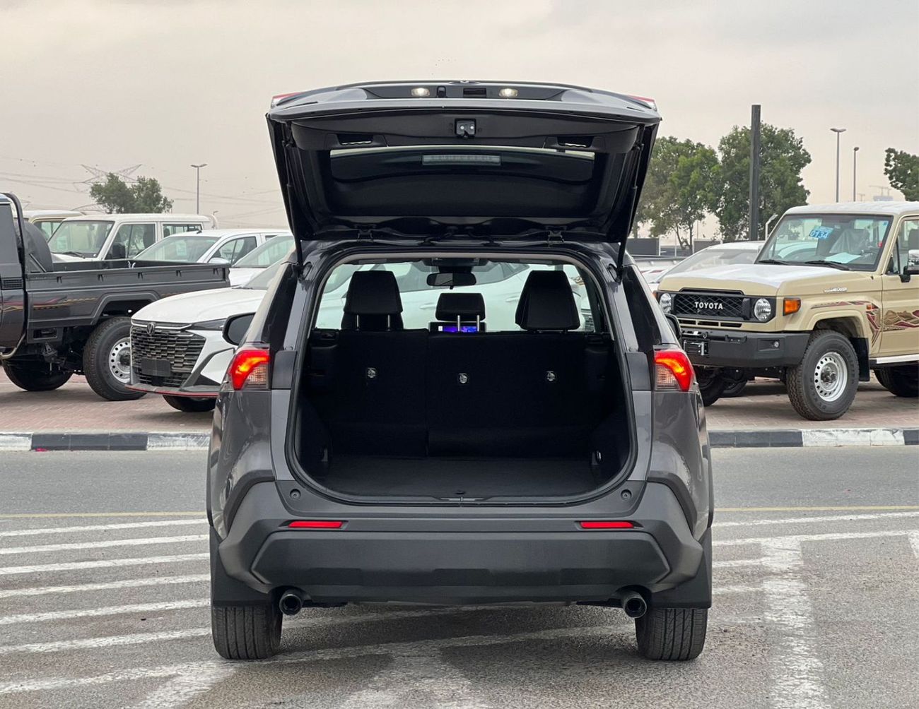 Toyota RAV4 2023 Toyota Rav4 LE Night Shade Edition - 2.5L V4 - Leather Seats With Radar - Low Mileage