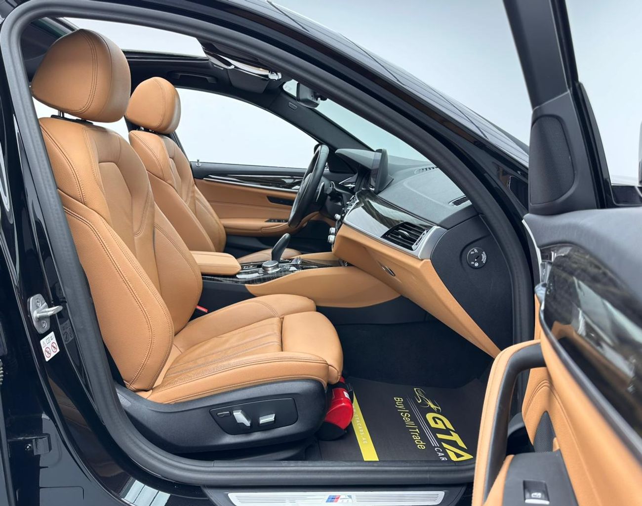 BMW 520i 2023 BMW 520i M-Sport M-Kit, Sep/2028 BMW Warranty + Service Contract, BMW Full Service History, GCC