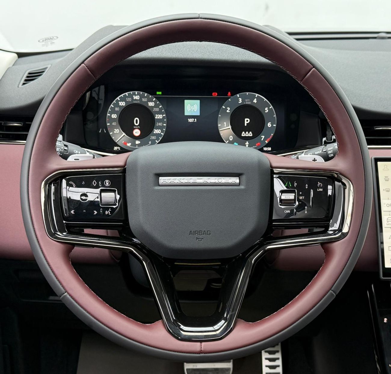 Land Rover Range Rover Evoque P250 SE 2.0L 2025 Range Rover Evoque P250 Dynamic SE ,Warranty ,Brand New.