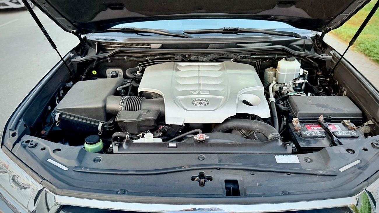 تويوتا لاند كروزر 2017 LHD VXR V8 Full Option Very Clean And Perfect Condition
