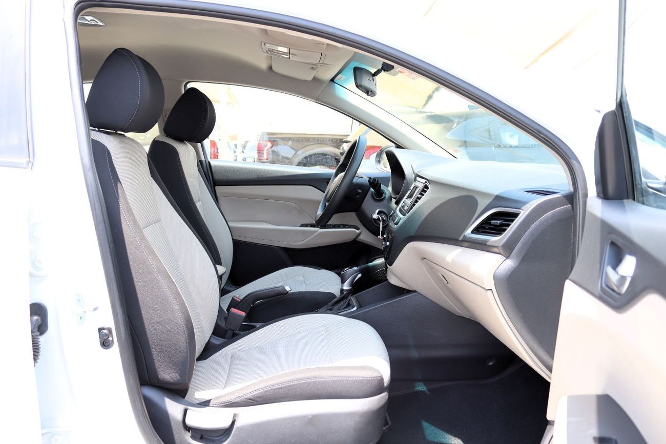 هيونداي أكسنت GL خالية من الحوادث - خليجي - صبغة وكالة - مكينة 1600 سي سي - بحالة الوكالة من الداخل والخارج