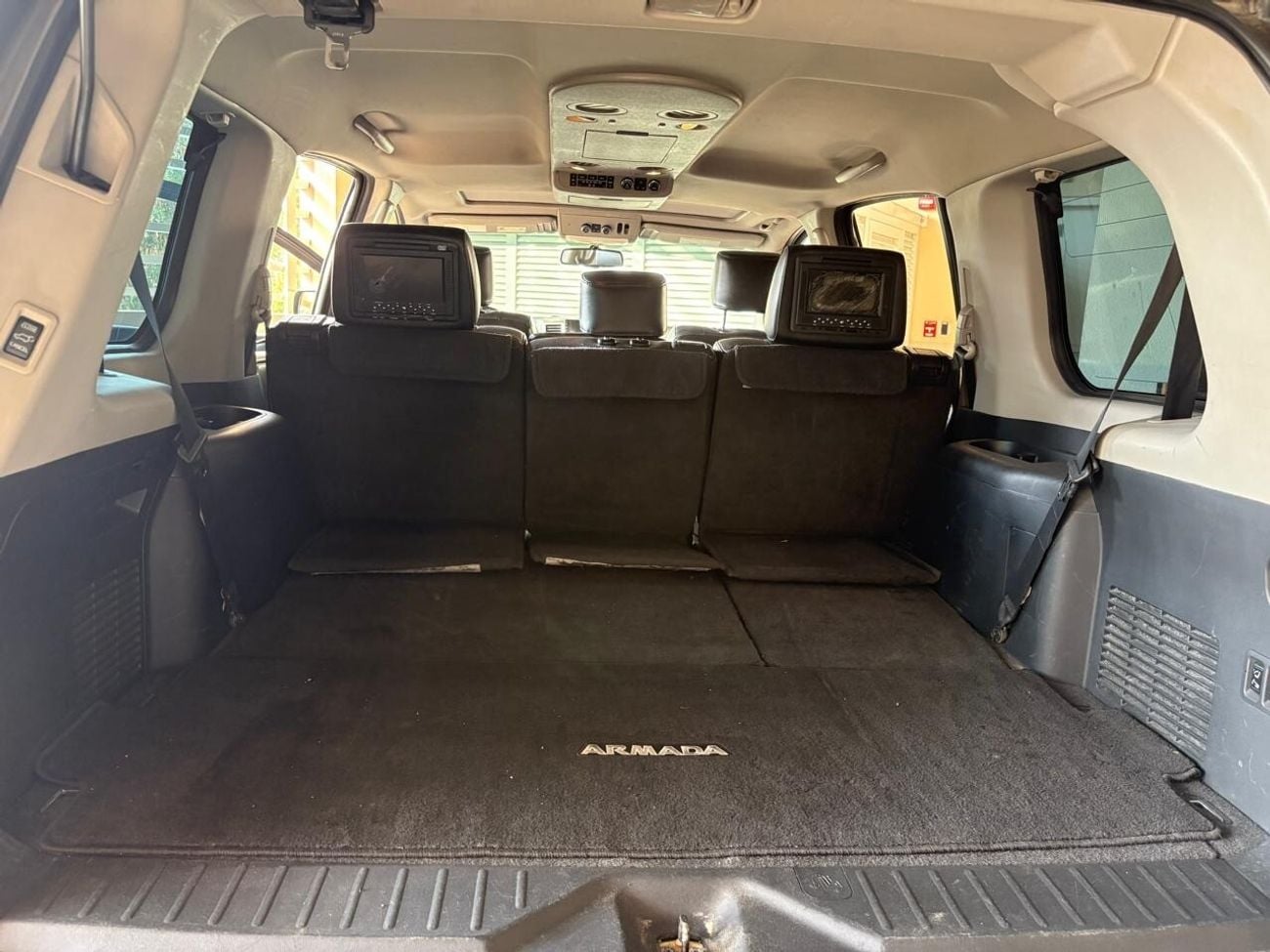 Nissan Armada LE