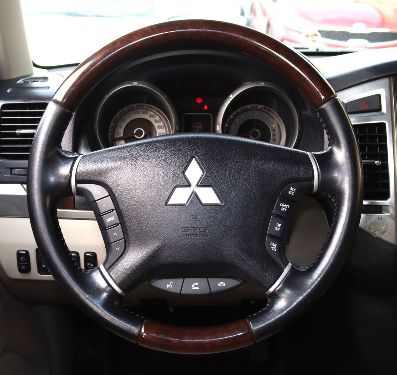 Mitsubishi Pajero GLS 3.8L Mitsubishi Pajero 2020 -GCC- Accident-free -7seats - 3.8L-V6 - KM 92000 - In excellent cond