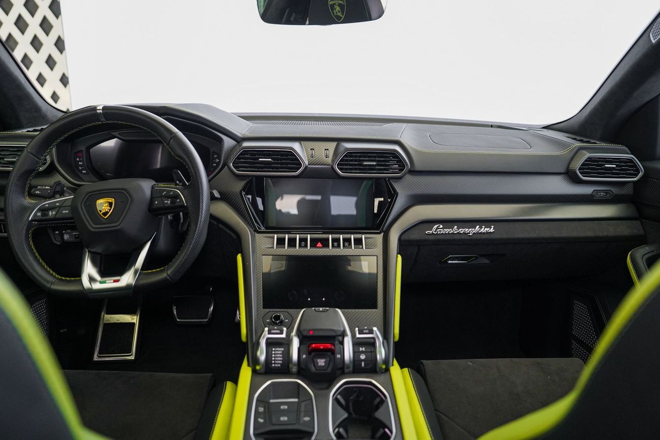 لامبورغيني اوروس Graphite Capsule