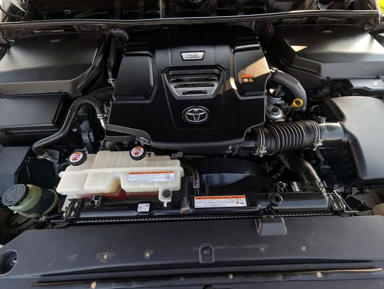 تويوتا لاند كروزر GR Sport | 3.3L Twin-Turbo V6 Diesel | Full Option | GCC Specs | Luxury 4WD SUV