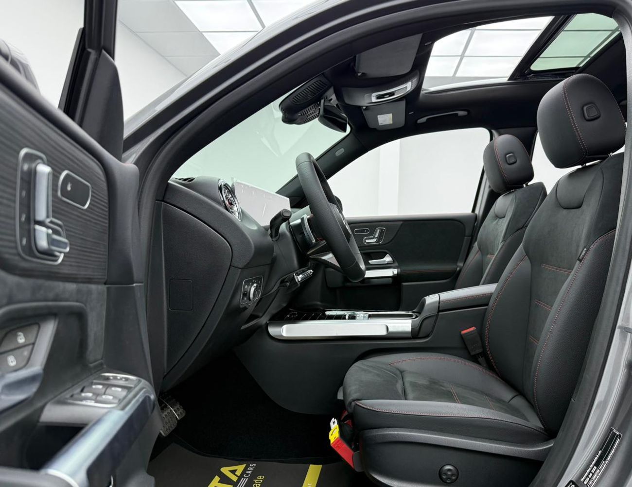 مرسيدس بنز GLB 200 *Brand New* 2026 Mercedes Benz GLB200, 5 Years Mercedes Warranty, Delivery Km, 7 Seater, GCC