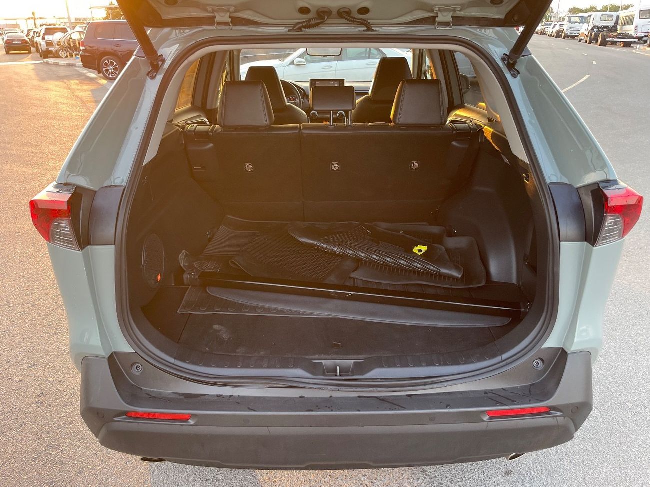 تويوتا راف ٤ XLE 2.5L