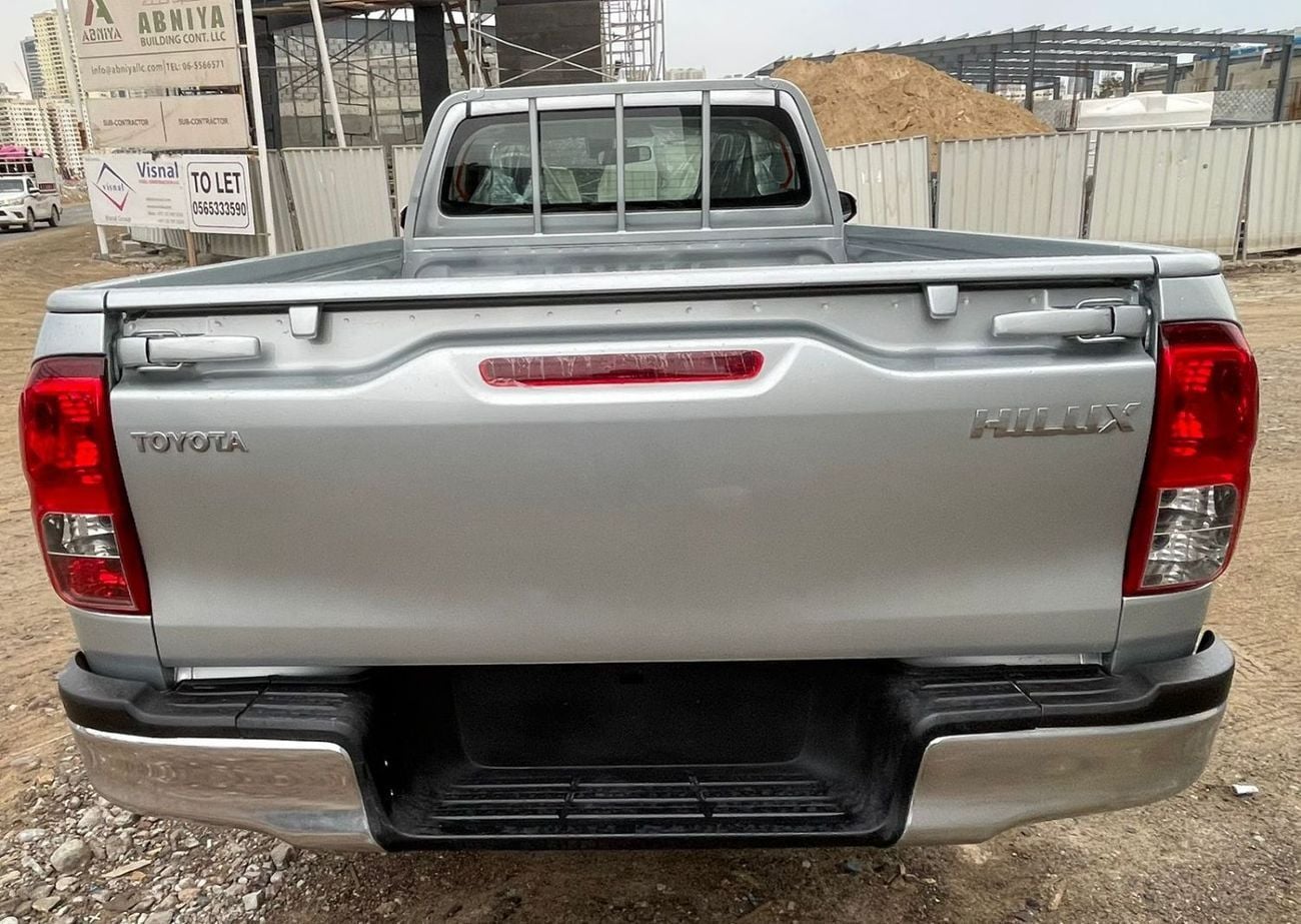 تويوتا هيلوكس GLX diesel engine ,2.8 liter ,manual gear ,year model 2024 ,right hand drive ,only for export availa