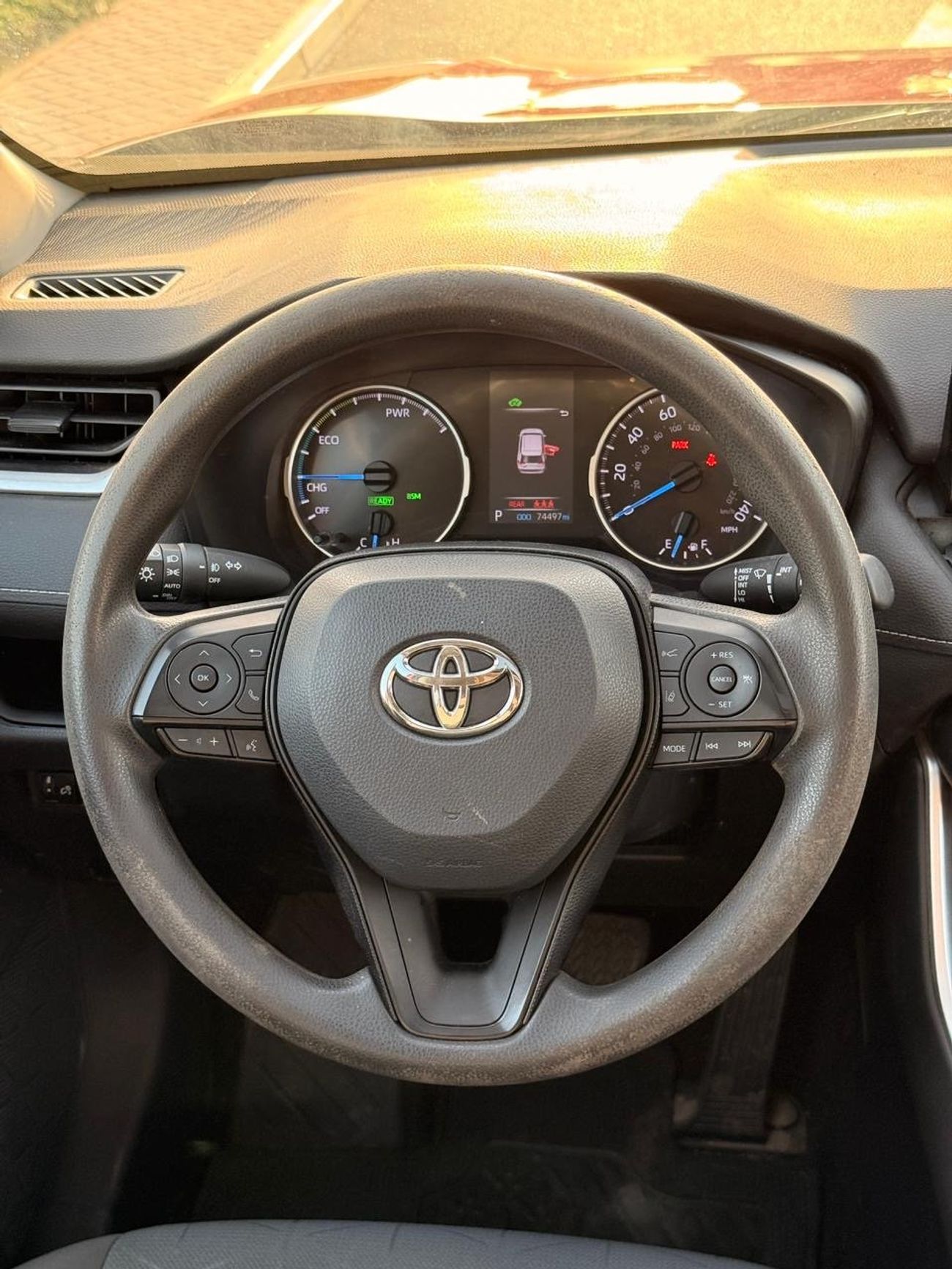 Toyota RAV4 XLE 2.5L hybrid Full option