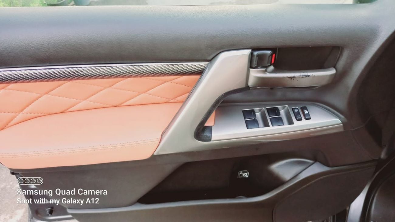 تويوتا لاند كروزر TOYOTA LAND CRUISER VXR 2009 (UPGRADE IN 2022) 8 CYLINDER ENGINE 4.7 (KM 292603) PRICE 85000 AED cle