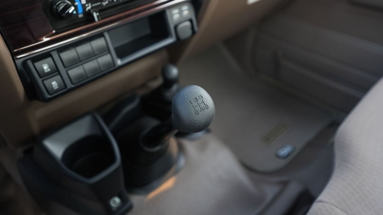 تويوتا لاند كروزر بيك آب Std 4.0L Double Cab Utility 4WD