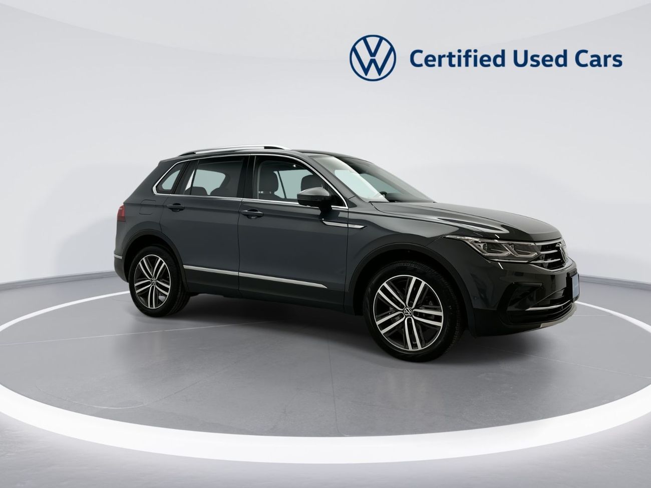 فولكس واجن تيجوان ELEGANCE 2.0L | Panoramic Sunroof with Leather Seats | VW Certified | GCC Specs | Showroom Co