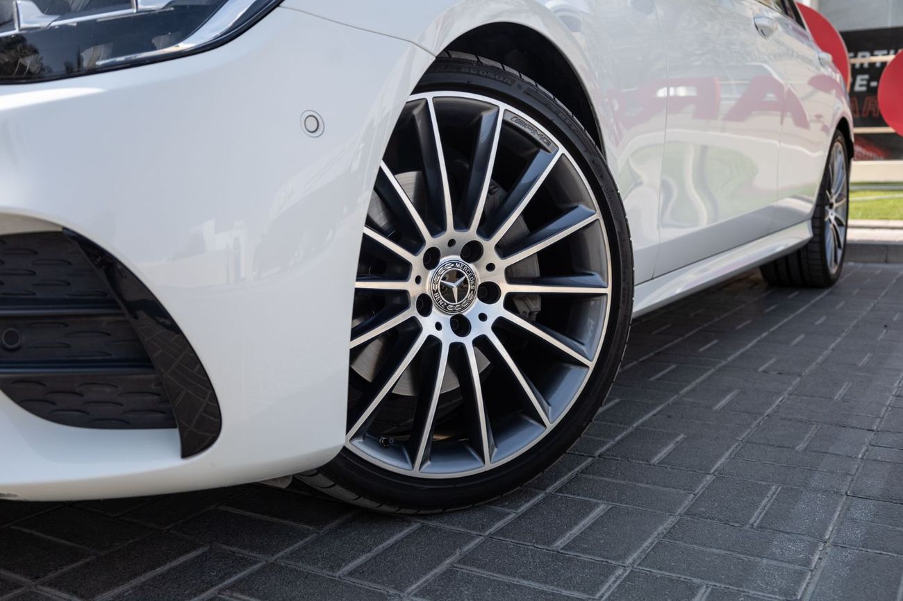 Mercedes-Benz E300 Premium 2.0L