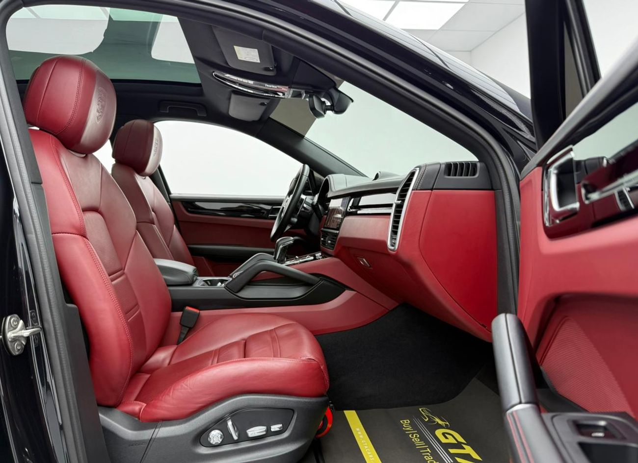 بورش كايان Std 3.0L (335 HP) 2021 Porsche Cayenne ,Porsche Warranty June/2026 ,Full Porsche Service History ,Ex