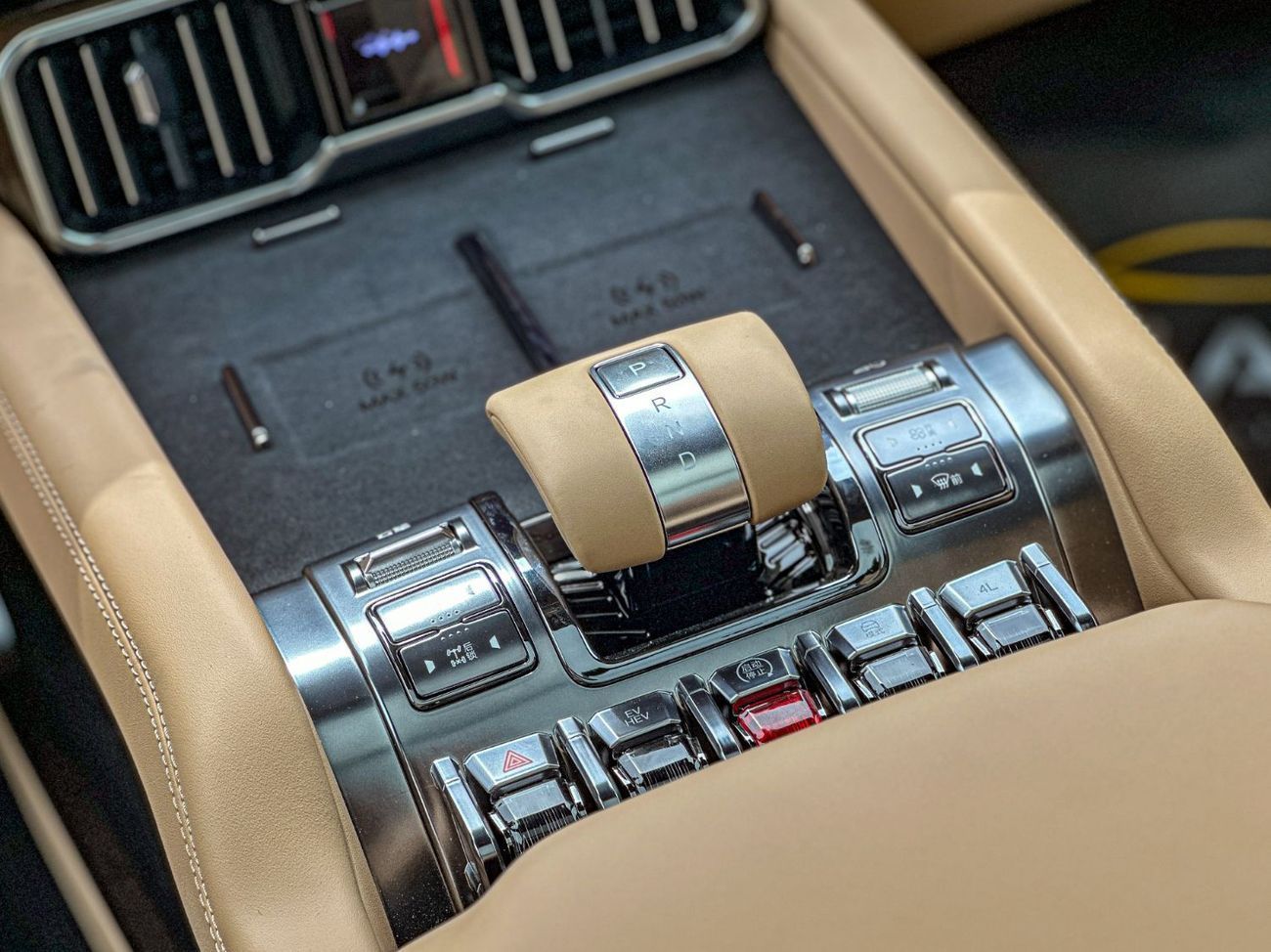 بي واي دي ليوبارد 8 BYD LEOPARD 8 FLAGSHIP / 7 SEATS / 2.0L HYBRID (PLUG-IN) / 939 HP / WARRANTY (10 YEARS)