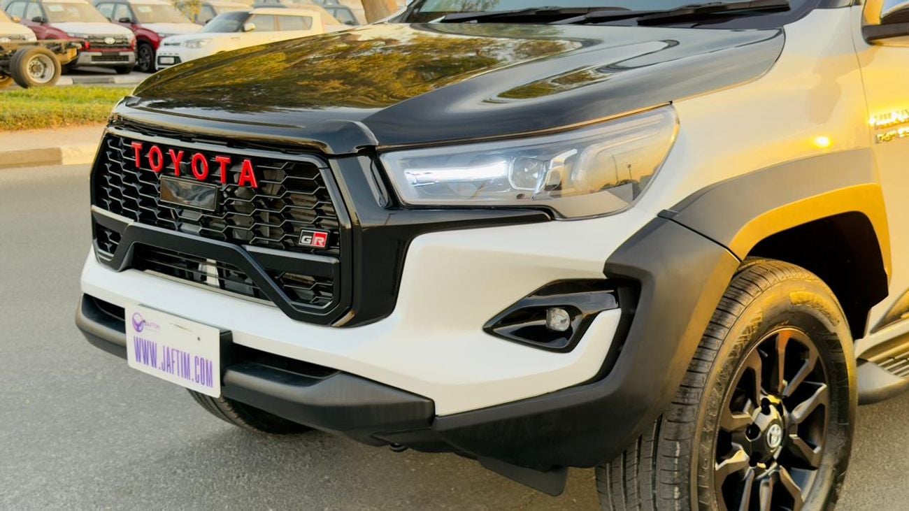 تويوتا هيلوكس GR BODY KIT INSTALLED | AT | POWER SEATS | 2.8L DIESEL | DOUBLE CABIN | RHD