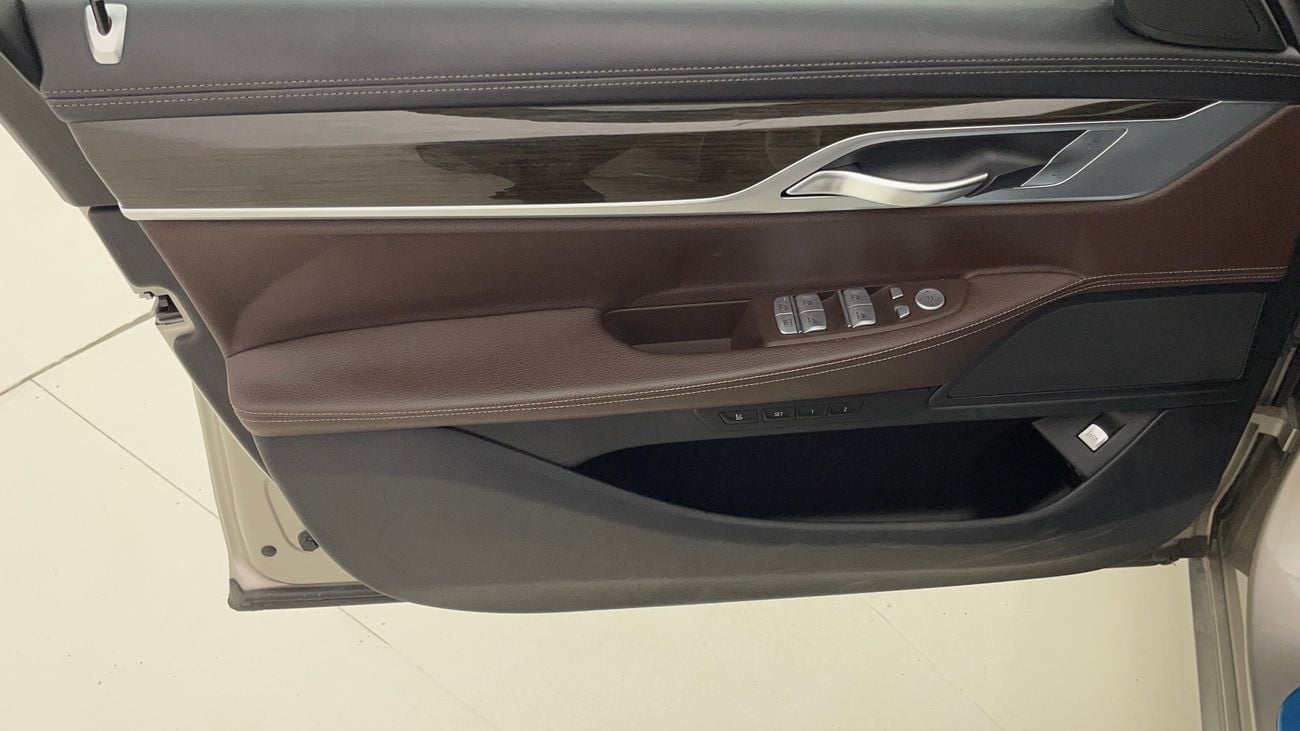 بي أم دبليو 730Li EXCLUSIVE 2 | بدون دفعة مقدمة | اختبار القيادة في المنزل