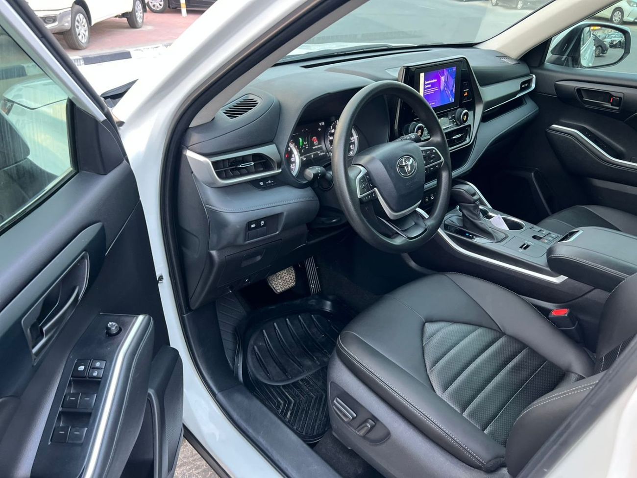 Toyota Highlander 2023 Toyota Highlander LE+  - 2.4L V4 Turbo FWD -  Rear Camera - Leather seat - 7 Seats