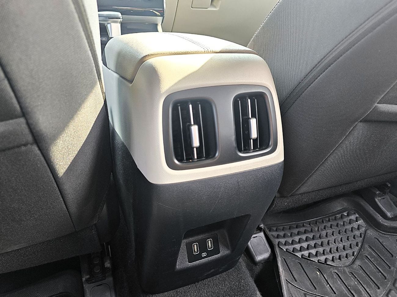 Hyundai Tucson 2.0L Smart (FWD) Used Hyundai Tucson Full Option  2.0L FWD SUV 5Doors GCC White Color 2022 Model