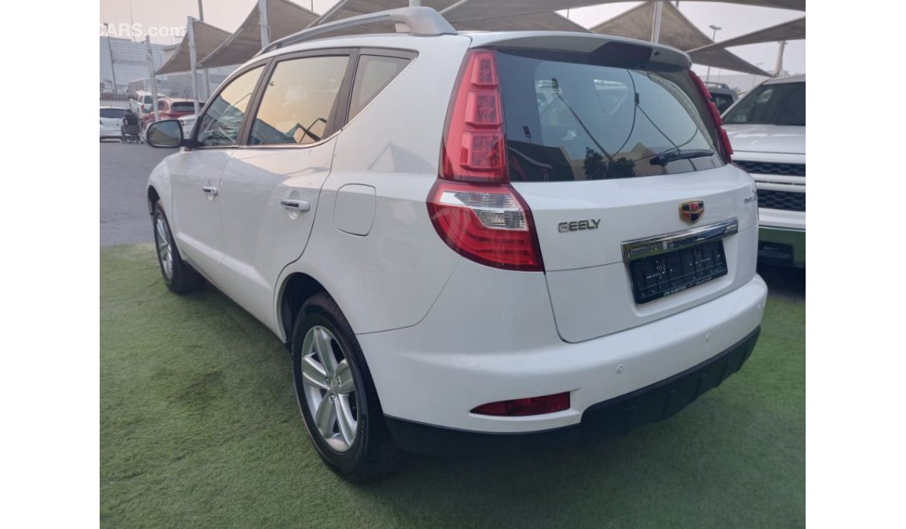 جيلي إمجراند اكس7 موديل 2015  فتحة مثبت سرعة تحكم رنجات حساسات بحالة ممتازة لاتحتاج لأى مصاريف