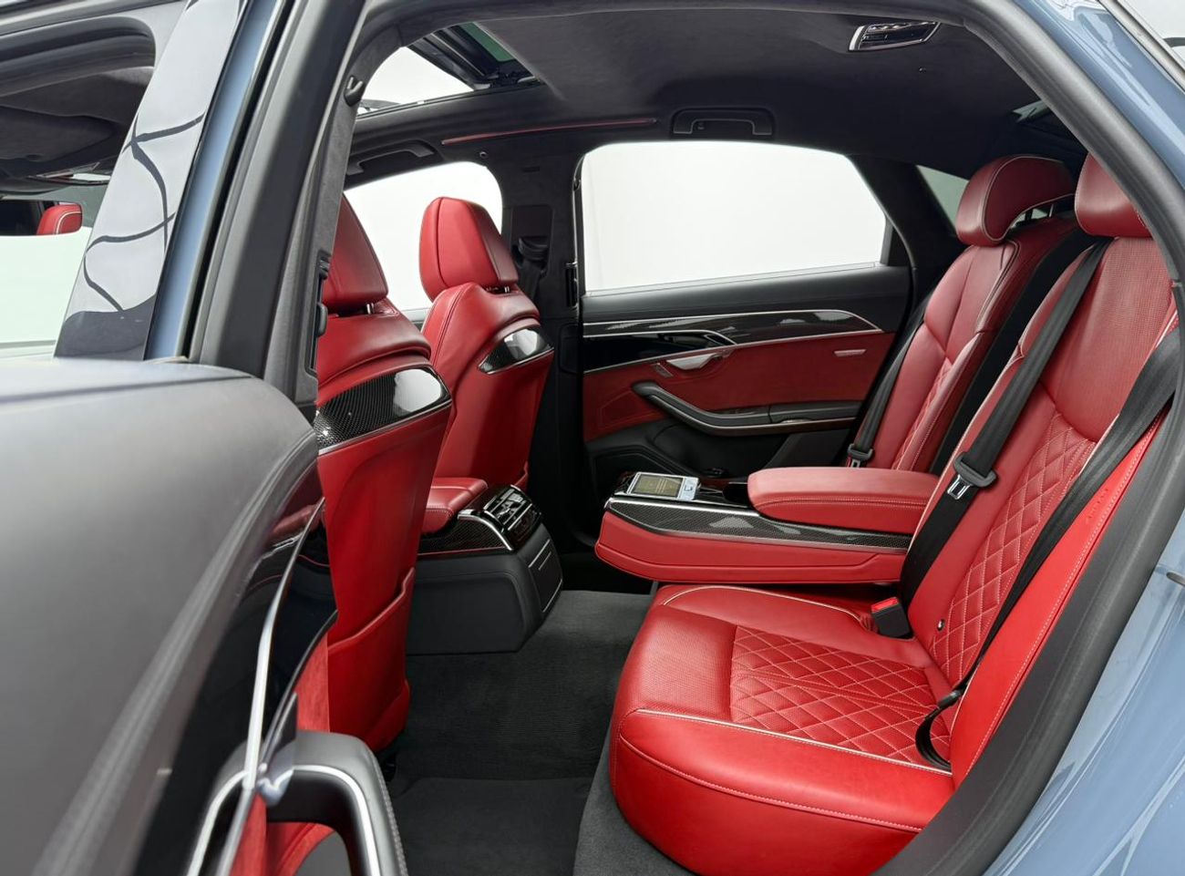 أودي S8 Std 4.0L (571 HP) 2021 Audi S8 ,Warranty ,Full Agency Service History ,Excellent Condition ,GCC