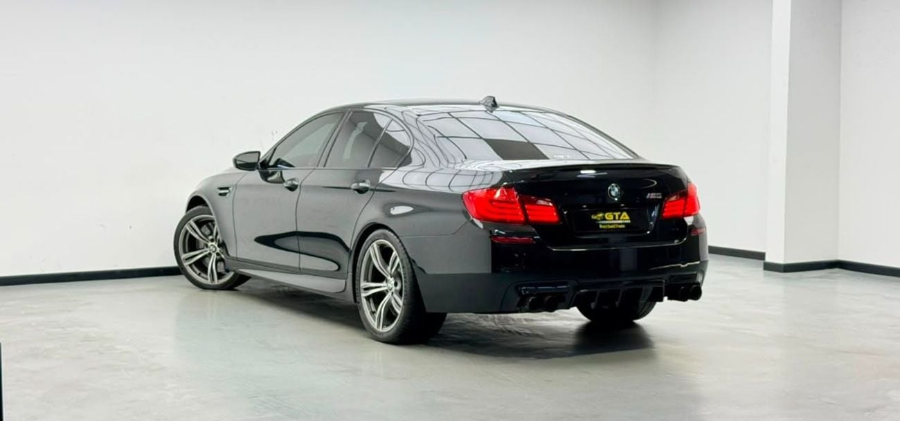 BMW M5 INDIVIDUAL 2013 BMW M5, Stage 2 Tuned, Carbon Fiber Exterior, Fully Loaded, Excellent Condition, GCC