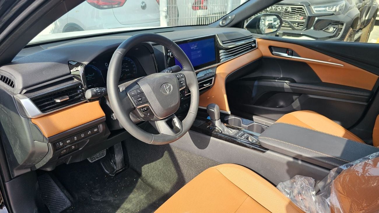 Toyota Camry Toyota Camry Lumiere, 2.5L Hybrid with Seat Memory & Ventilation, Radar, 360 Camera
