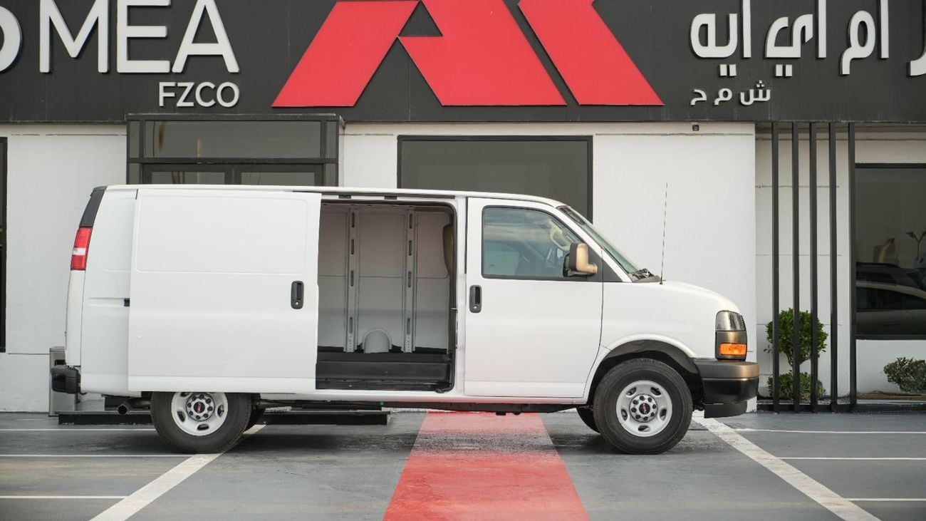GMC Savana V8 6.6 Normal Wheelbase 2025 MY