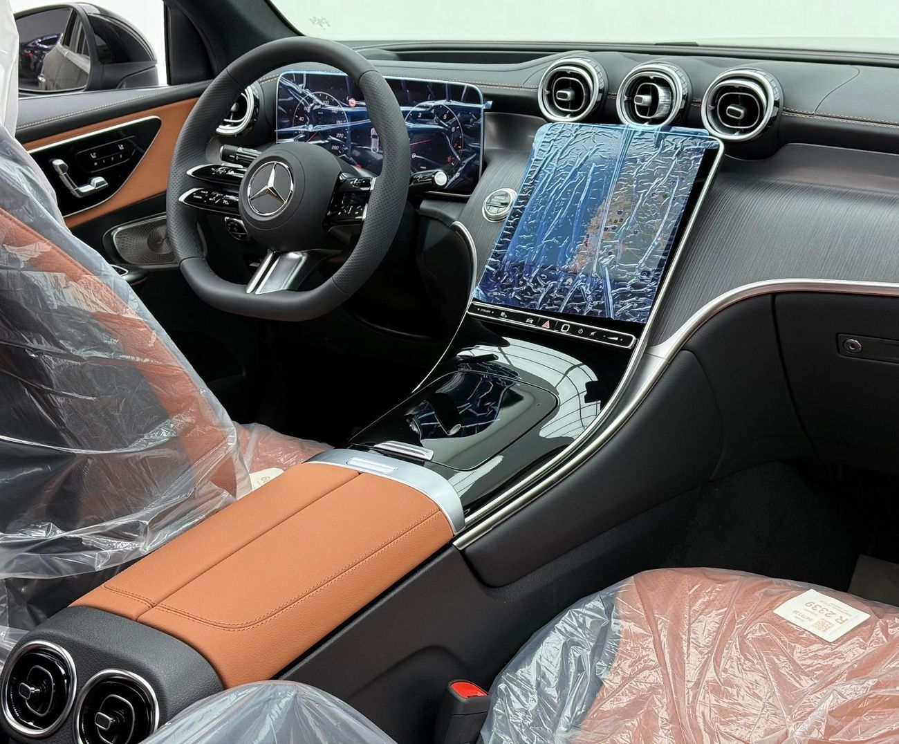 مرسيدس بنز GLC 200 4Matic *Brand New* 2025 Mercedes Benz GLC 200 AMG 4MATIC Premium Plus, 5 Years Mercedes Warranty, GC