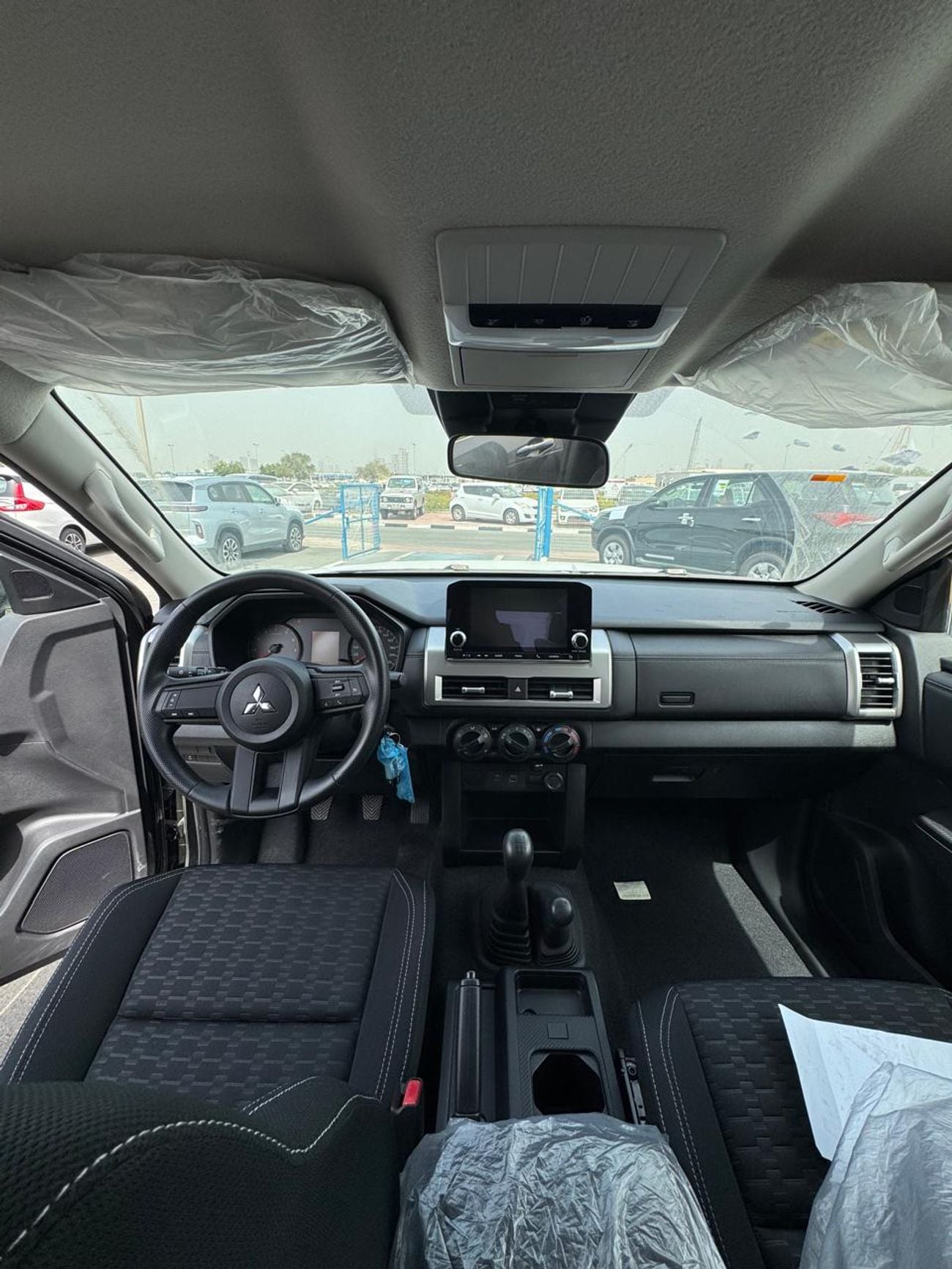 Mitsubishi L200 GLX Double Cab Petrol 2.4L Mitsubishi L200 Petrol FULL OPTION!!!