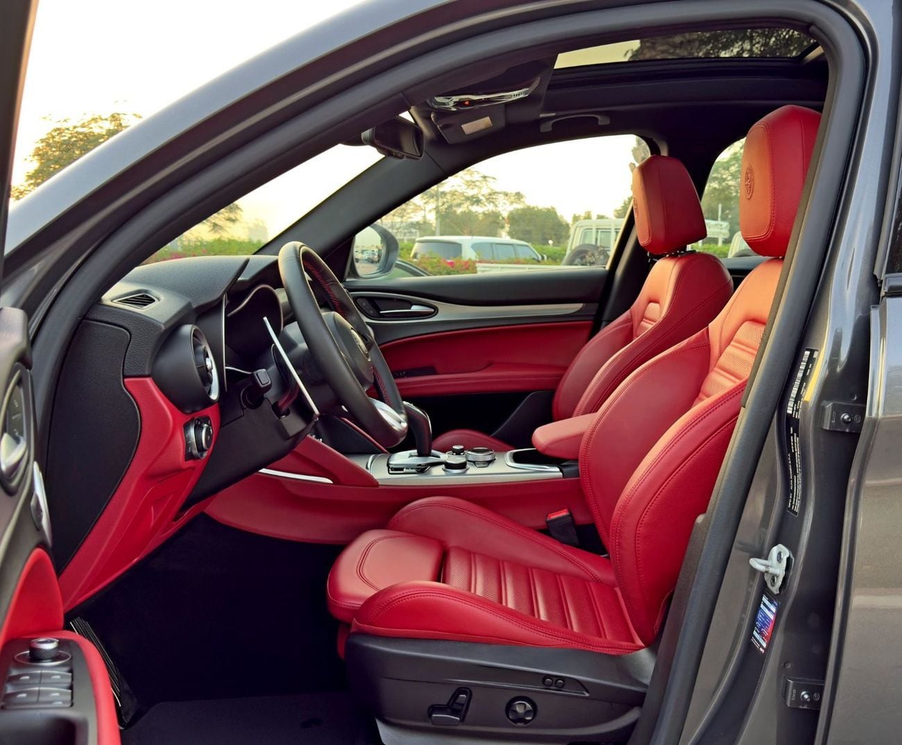 ألفا روميو ستيلفيو Veloce 2.0L