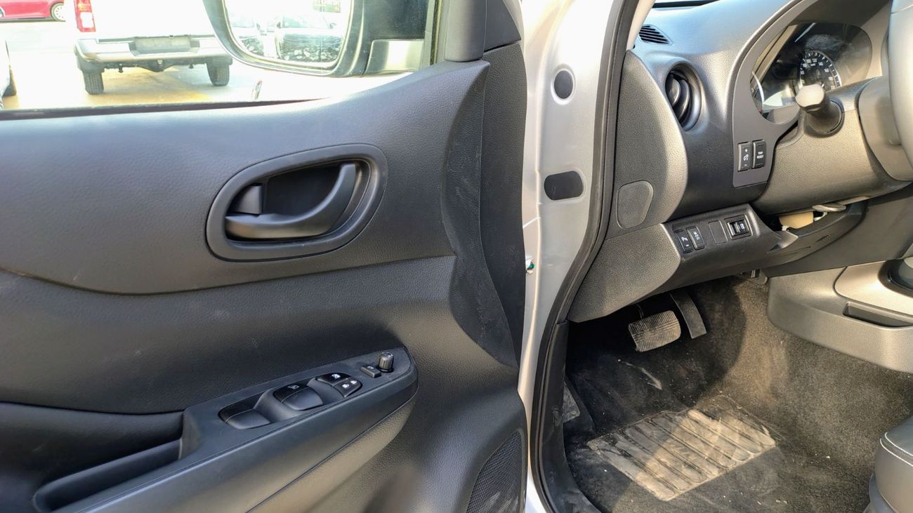 نيسان نافارا Std 2.5L RWD M/T