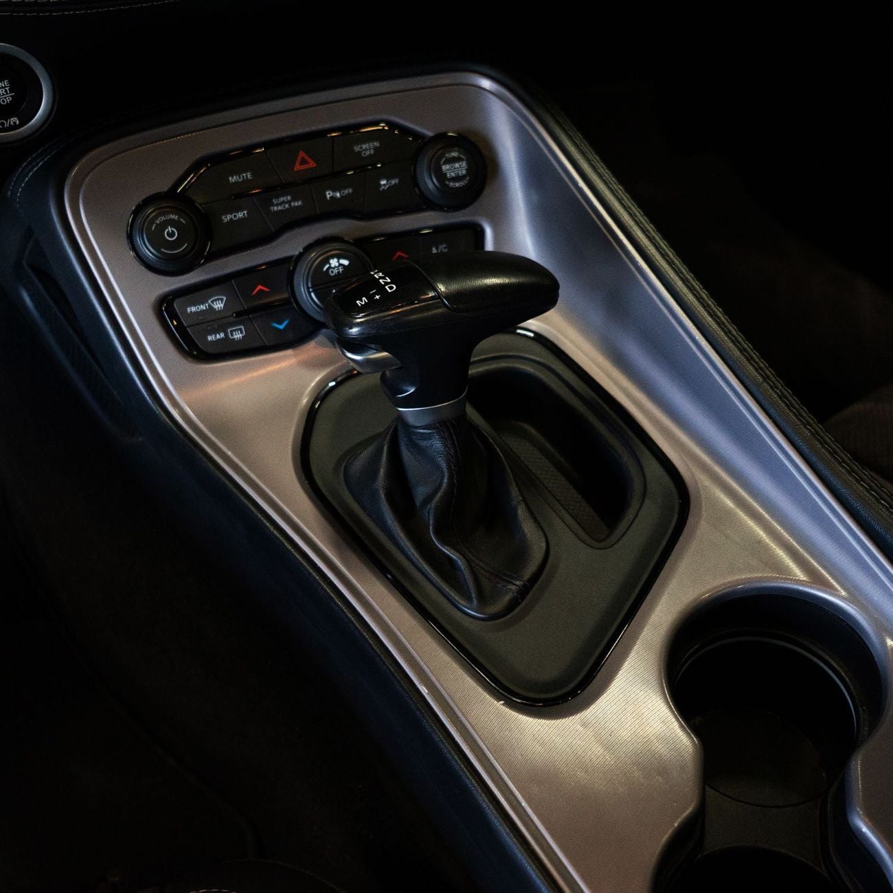 Dodge Challenger R/T 5.7L (370 HP) AED 2,778 pm • 0% Downpayment • Dodge Challenger R/T • 1 Year Warranty