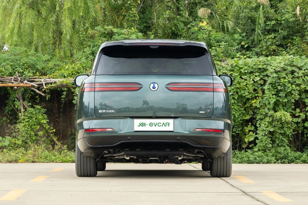 Denza N8L 2.0T three-motor hybrid