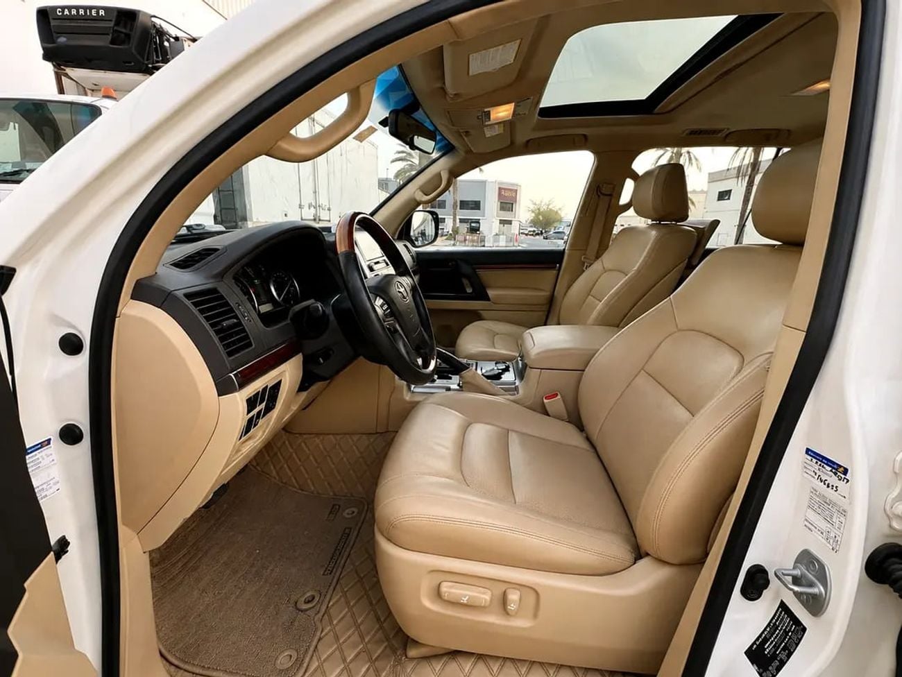 Toyota Land Cruiser GXR 3,360 P.M | | LANDCRUISER | GXR | 4.0L V6 | | GCC | ORIGINAL PAINT