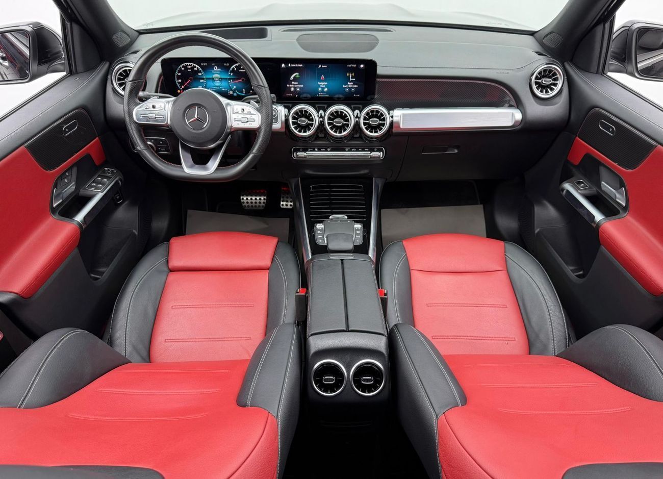 مرسيدس بنز GLB 250 4MATIC 2.0L 2022 Mercedes Benz GLB 250 4MATIC, 2027 MB Warranty + Service, Full MB Service History,