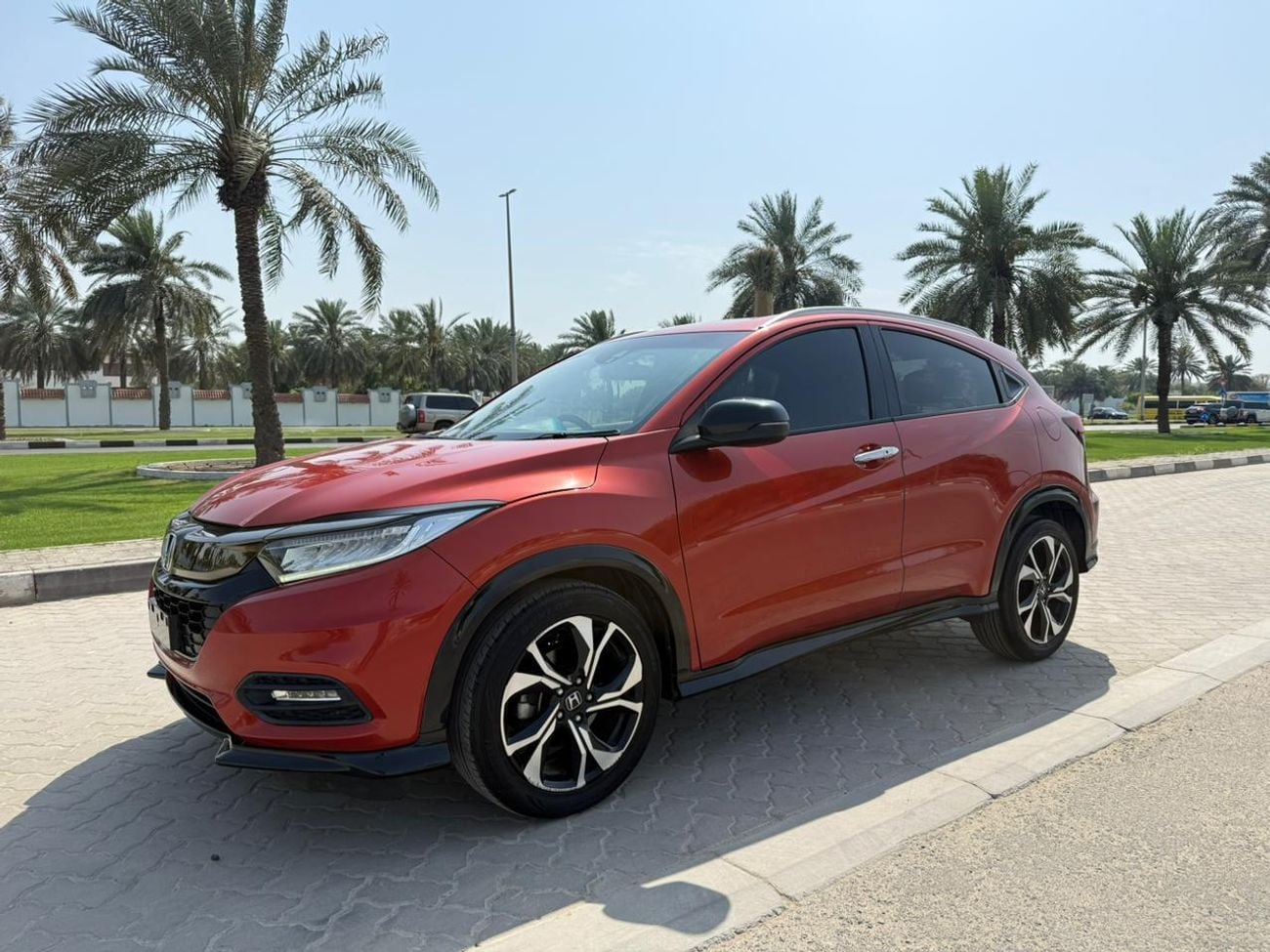 هوندا HRV RS 1.8L v4 petrol engine RHD 2WD Automatic transmission 5 Seats Suv with 5 doors