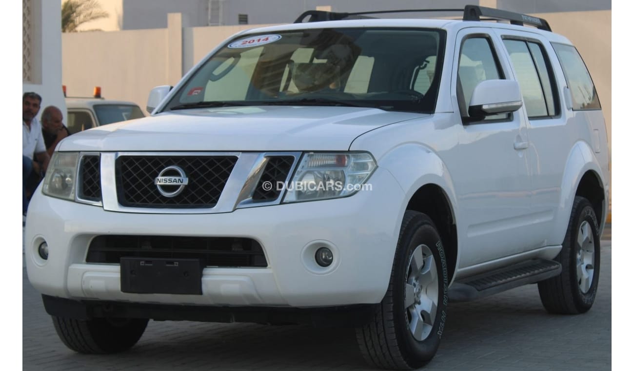 Nissan Pathfinder SE Mid Nissan Pathfinder 2014 in excellent condition without accidents