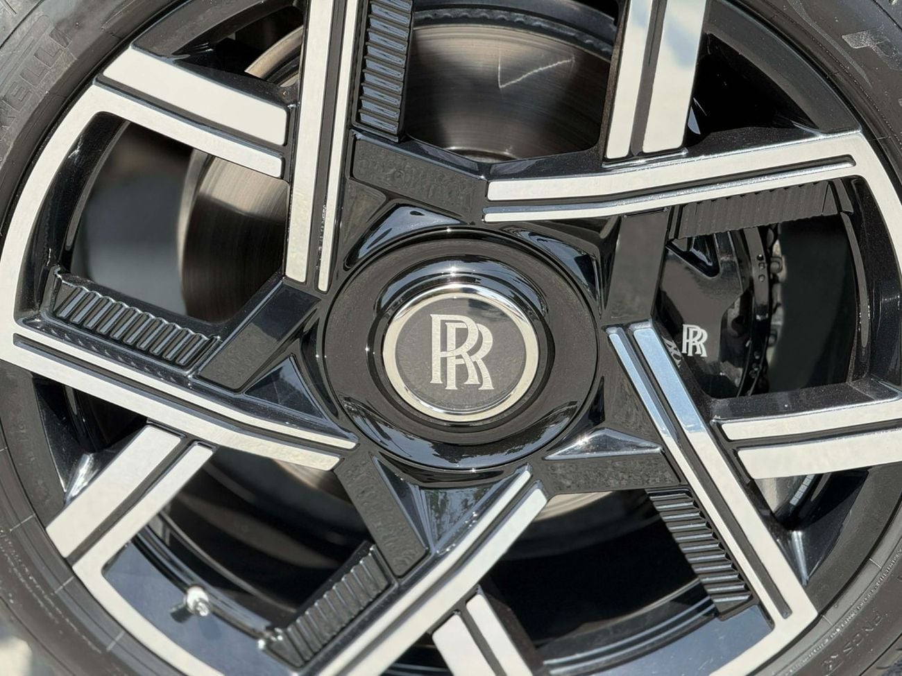 رولز رويس كولينان GCC SPEC NEAT AND CLEAN LESS KILOMETER