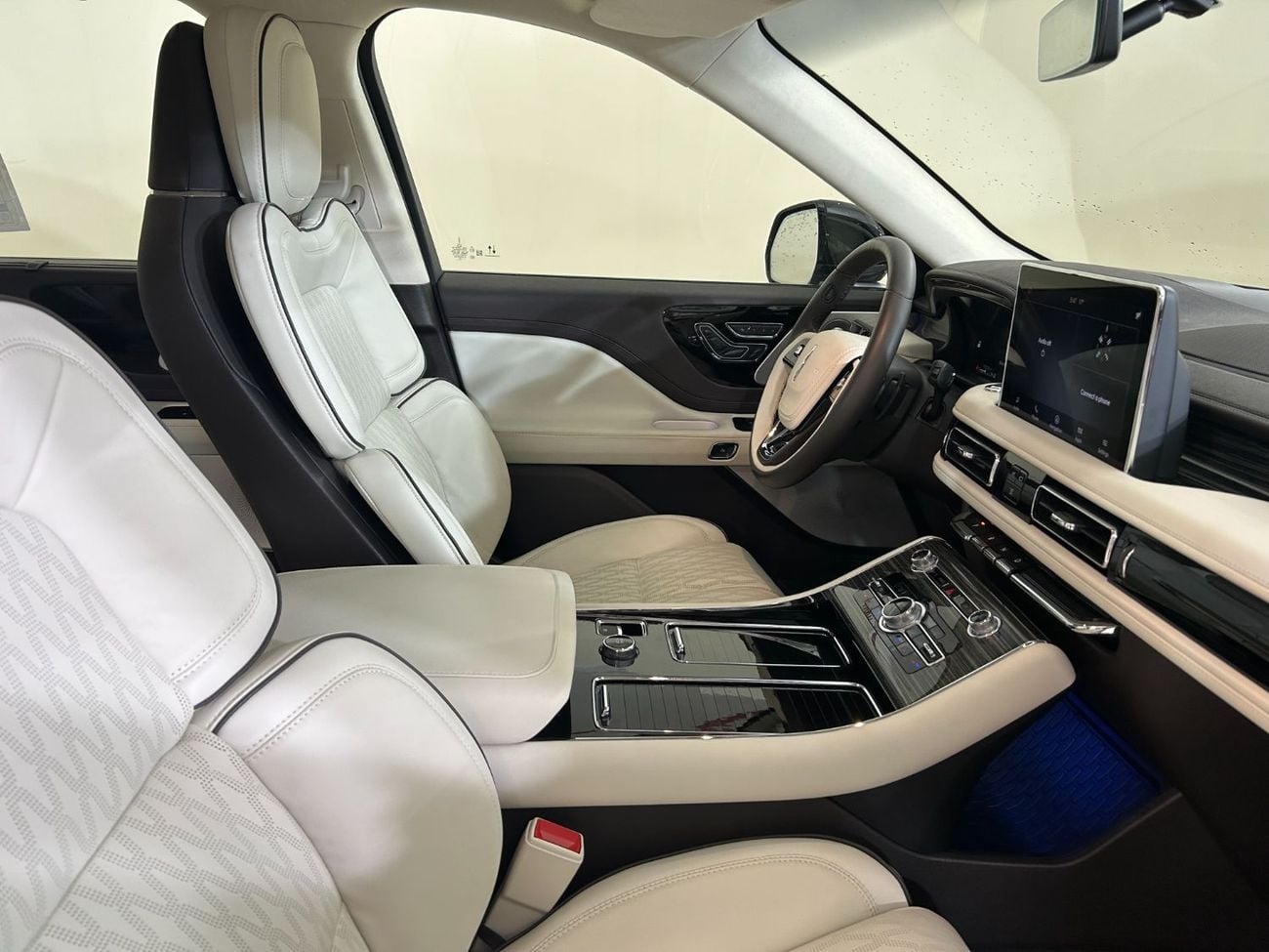 Lincoln Aviator PRESIDENTIAL AVI923/ AL TAYER MOTORS AL QOUZ SHOWROOM