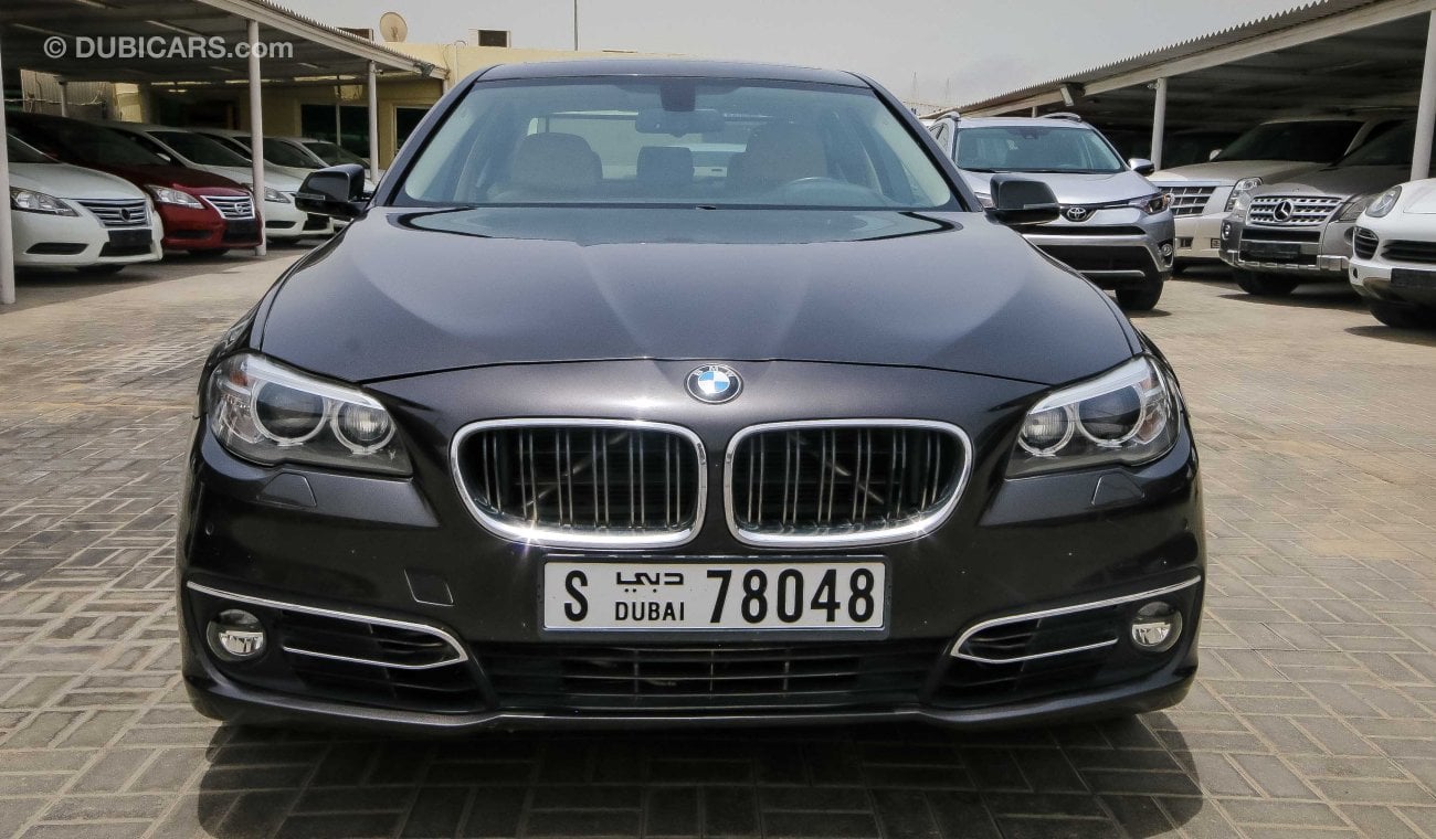 BMW 528i XDrive - Lady Driven