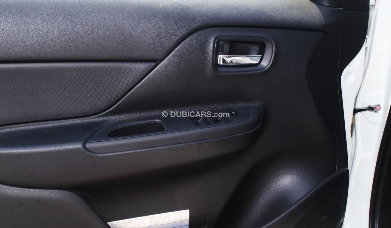 Mitsubishi L200 Mitsubishi L200 pick up DOUBLE CAB , White color ,, A/T ,, 2.4L Diesel ,, Chrome Packedg V4